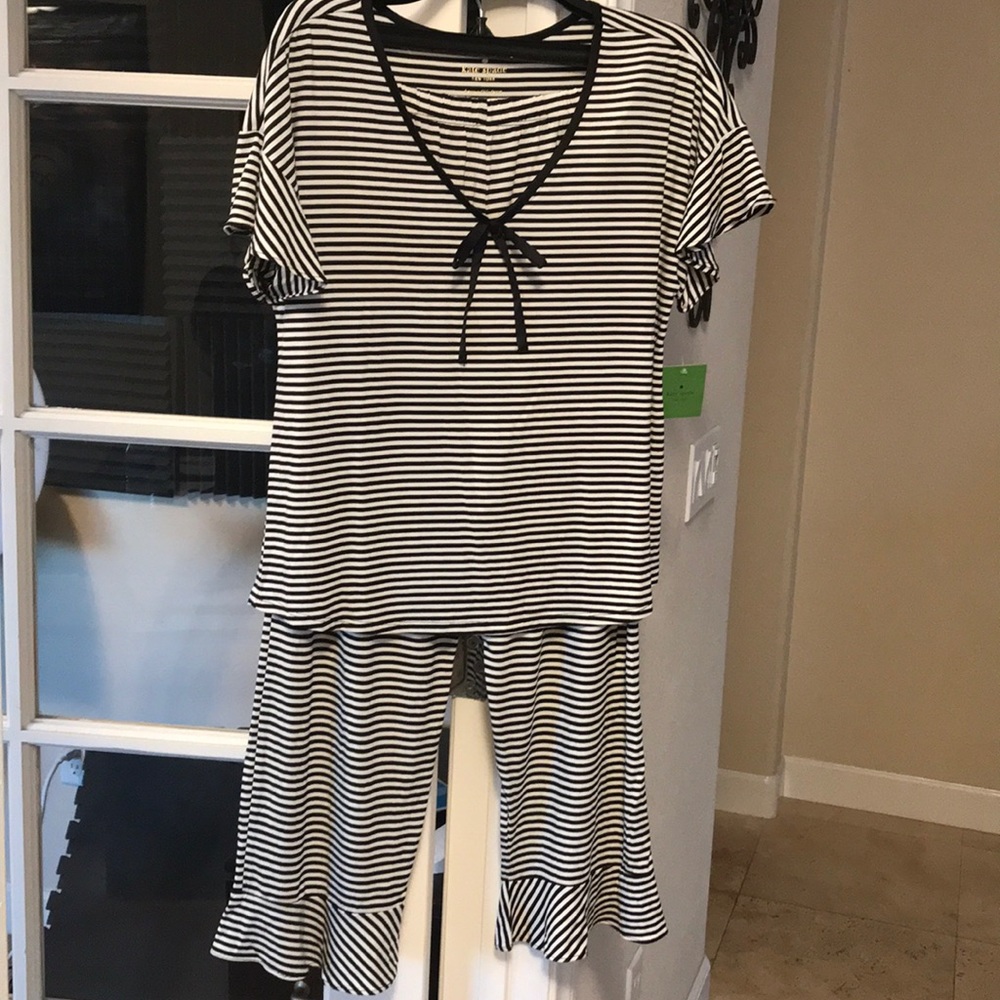 KATE SPADE 2 PIECE STRIPED CAPRI PAJAMAS ♠️♠️